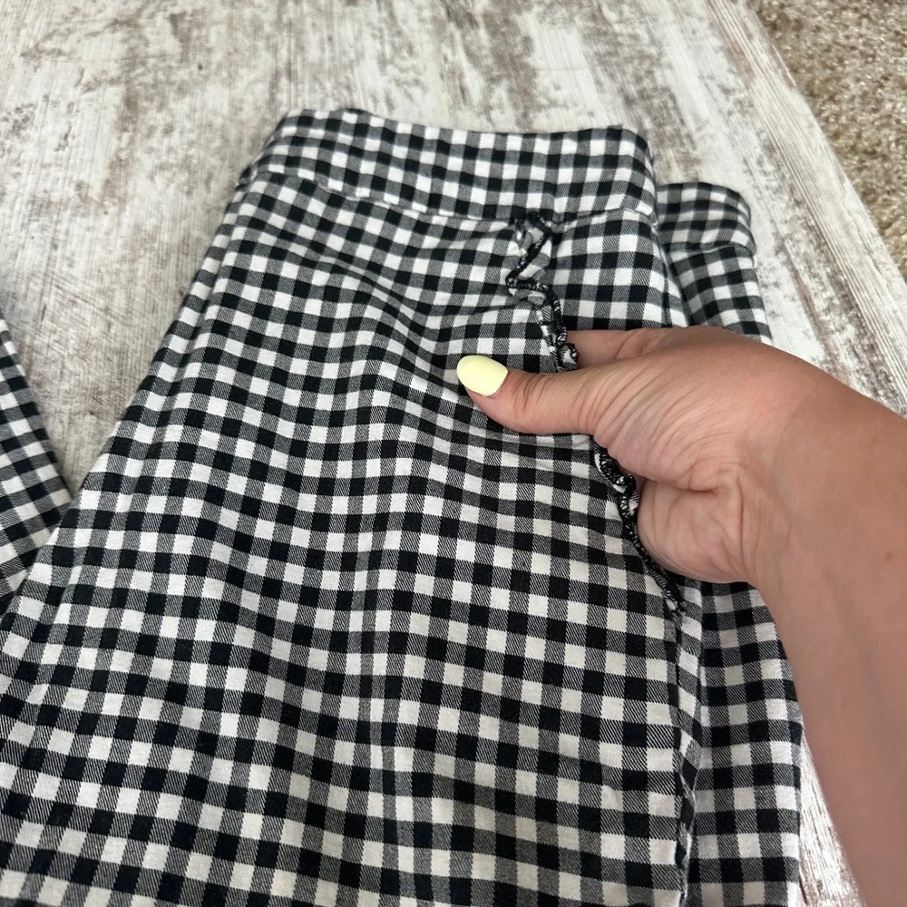 Zara Basic Black and White Checkered Ruffle Pocket Pants - Picture 5 of 8